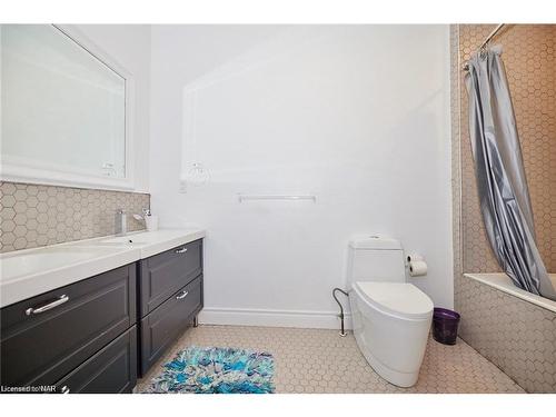 59 Permilla Street, St. Catharines, ON - Indoor Photo Showing Bathroom