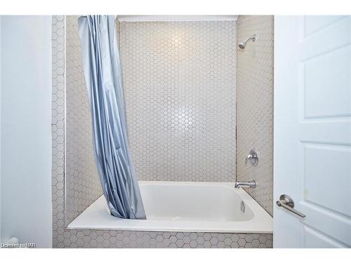 59 Permilla Street, St. Catharines, ON - Indoor Photo Showing Bathroom