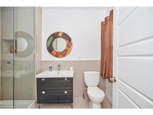 59 Permilla Street, St. Catharines, ON - Indoor Photo Showing Bathroom