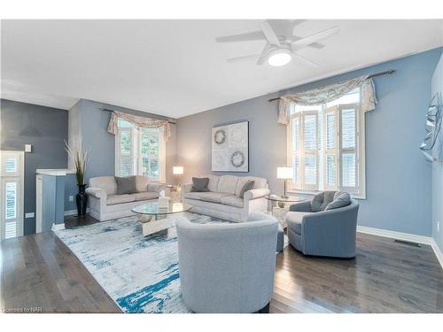 3382 Dustan Street, Vineland, ON - Indoor Photo Showing Living Room