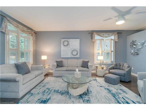 3382 Dustan Street, Vineland, ON - Indoor Photo Showing Living Room