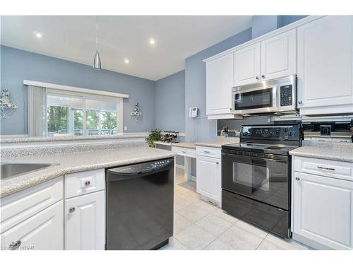 3382 Dustan Street, Vineland, ON - Indoor Photo Showing Kitchen