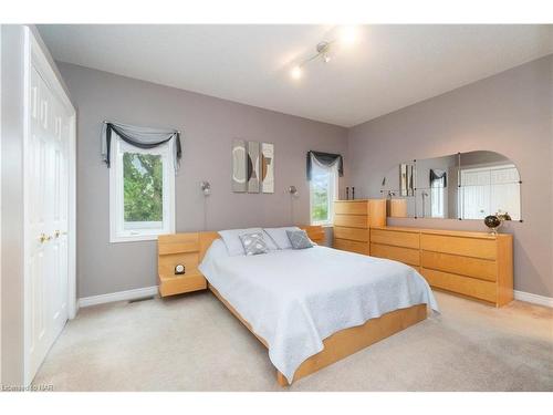 3382 Dustan Street, Vineland, ON - Indoor Photo Showing Bedroom