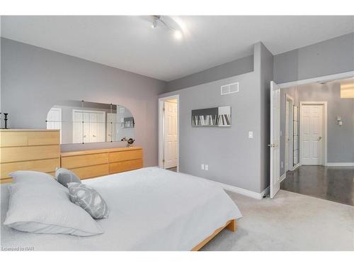 3382 Dustan Street, Vineland, ON - Indoor Photo Showing Bedroom