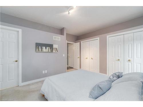 3382 Dustan Street, Vineland, ON - Indoor Photo Showing Bedroom