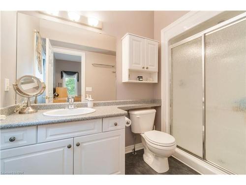 3382 Dustan Street, Vineland, ON - Indoor Photo Showing Bathroom