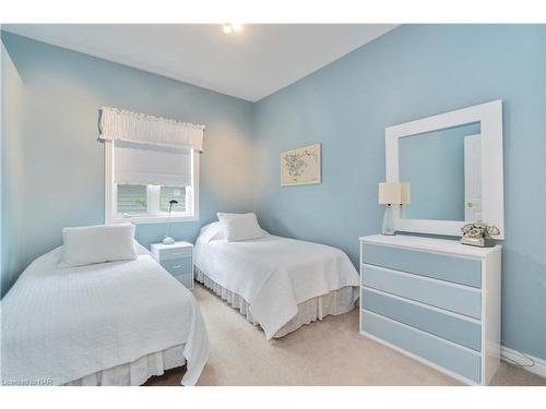 3382 Dustan Street, Vineland, ON - Indoor Photo Showing Bedroom