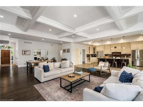 8 Runnymede Road, Port Colborne, ON - Indoor Photo Showing Living Room