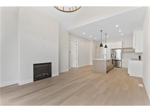 10-41 Ivy Crescent, Thorold, ON - Indoor Photo Showing Kitchen With Upgraded Kitchen