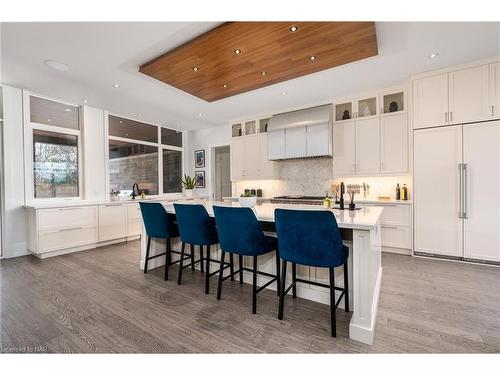 11 Woodbourne Court, Niagara-On-The-Lake, ON - Indoor Photo Showing Kitchen With Upgraded Kitchen