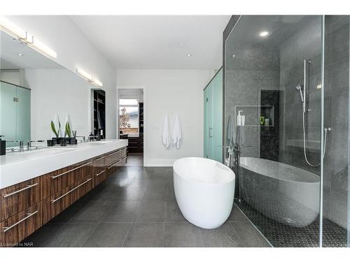 11 Woodbourne Court, Niagara-On-The-Lake, ON - Indoor Photo Showing Bathroom