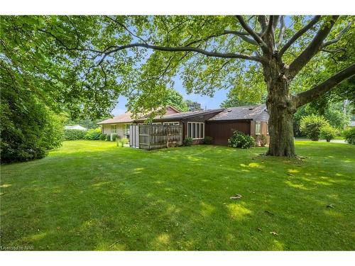 2 Peachtree Park, Fonthill, ON - Outdoor With Backyard