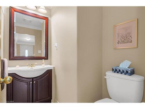 2 Peachtree Park, Fonthill, ON - Indoor Photo Showing Bathroom