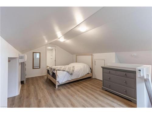 681 Warner Road, Niagara-On-The-Lake, ON - Indoor Photo Showing Bedroom