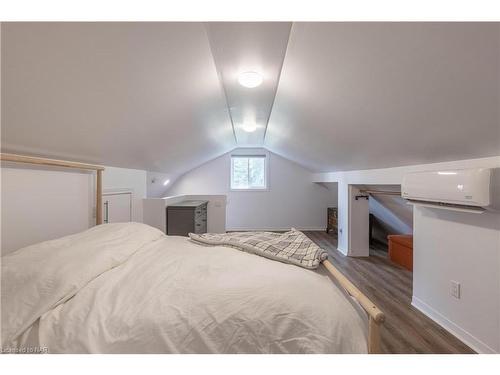 681 Warner Road, Niagara-On-The-Lake, ON - Indoor Photo Showing Bedroom