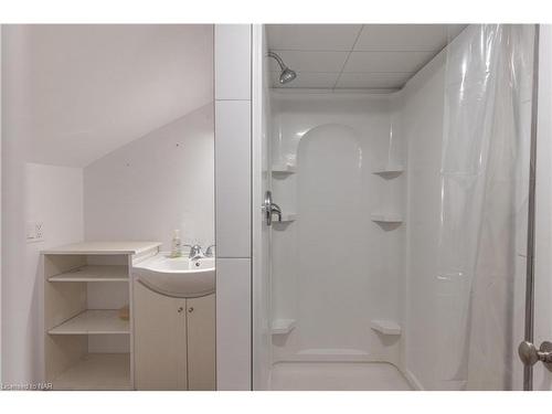 681 Warner Road, Niagara-On-The-Lake, ON - Indoor Photo Showing Bathroom