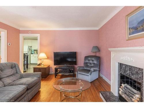 154 Dalhousie Avenue, St. Catharines, ON - Indoor Photo Showing Living Room With Fireplace