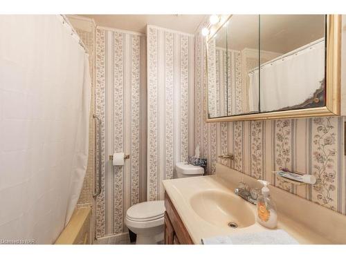 154 Dalhousie Avenue, St. Catharines, ON - Indoor Photo Showing Bathroom