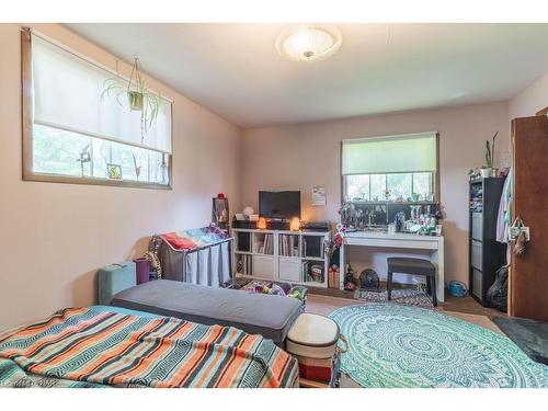 154 Dalhousie Avenue, St. Catharines, ON - Indoor Photo Showing Bedroom