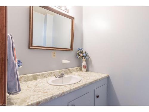 154 Dalhousie Avenue, St. Catharines, ON - Indoor Photo Showing Bathroom