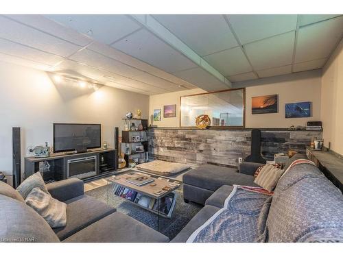 154 Dalhousie Avenue, St. Catharines, ON - Indoor Photo Showing Living Room