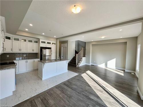 16 Alayche Trail, Welland, ON - Indoor Photo Showing Kitchen