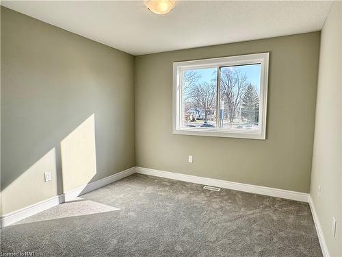 16 Alayche Trail, Welland, ON - Indoor Photo Showing Other Room