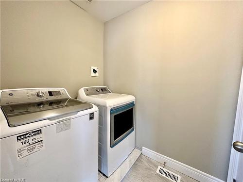 16 Alayche Trail, Welland, ON - Indoor Photo Showing Laundry Room