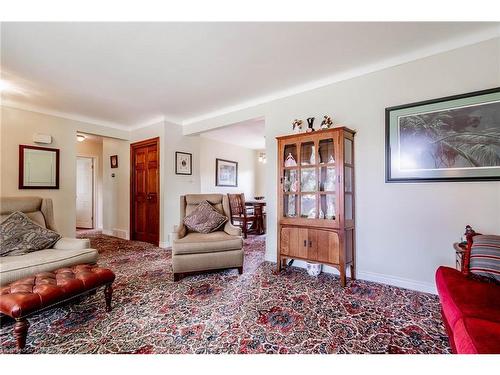 32 Wakelin Terrace, St. Catharines, ON - Indoor Photo Showing Living Room