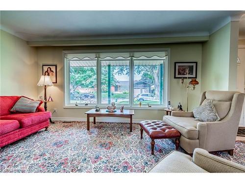 32 Wakelin Terrace, St. Catharines, ON - Indoor Photo Showing Living Room