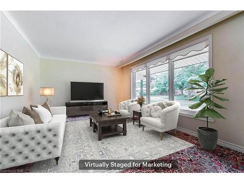 32 Wakelin Terrace, St. Catharines, ON - Indoor Photo Showing Living Room