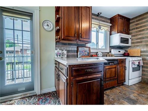 32 Wakelin Terrace, St. Catharines, ON - Indoor Photo Showing Kitchen