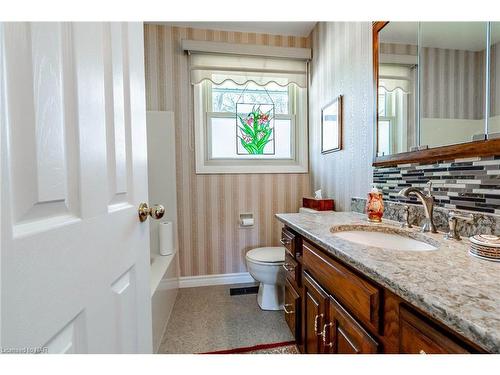 32 Wakelin Terrace, St. Catharines, ON - Indoor Photo Showing Bathroom