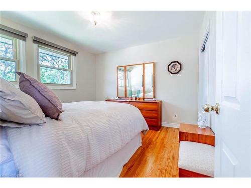 32 Wakelin Terrace, St. Catharines, ON - Indoor Photo Showing Bedroom