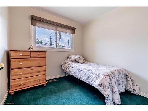 32 Wakelin Terrace, St. Catharines, ON - Indoor Photo Showing Bedroom