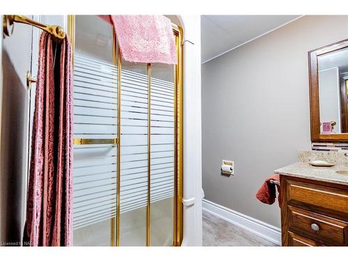 32 Wakelin Terrace, St. Catharines, ON - Indoor Photo Showing Bathroom