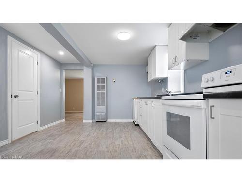 150 Iva Street, Welland, ON - Indoor Photo Showing Kitchen