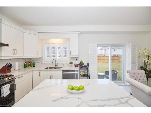 4363 Willick Road, Niagara Falls, ON - Indoor Photo Showing Kitchen With Double Sink