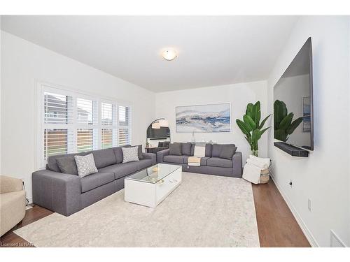 4363 Willick Road, Niagara Falls, ON - Indoor Photo Showing Living Room