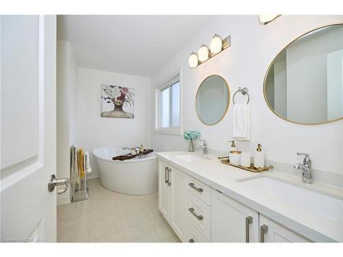 4363 Willick Road, Niagara Falls, ON - Indoor Photo Showing Bathroom