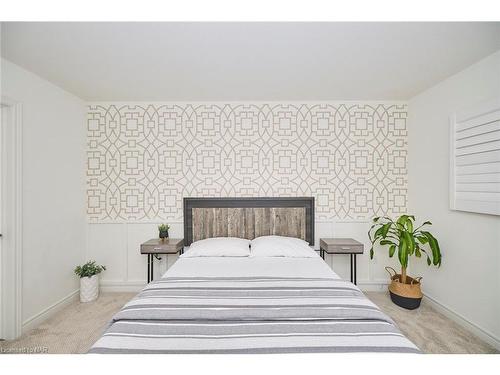 4363 Willick Road, Niagara Falls, ON - Indoor Photo Showing Bedroom