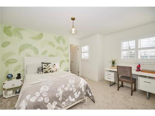 4363 Willick Road, Niagara Falls, ON - Indoor Photo Showing Bedroom