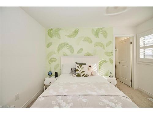 4363 Willick Road, Niagara Falls, ON - Indoor Photo Showing Bedroom