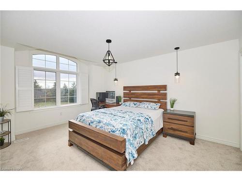 4363 Willick Road, Niagara Falls, ON - Indoor Photo Showing Bedroom