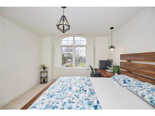 4363 Willick Road, Niagara Falls, ON - Indoor Photo Showing Bedroom