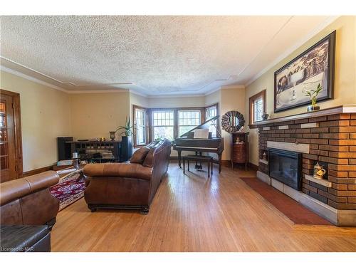 5008 Valley Way, Niagara Falls, ON - Indoor Photo Showing Living Room With Fireplace