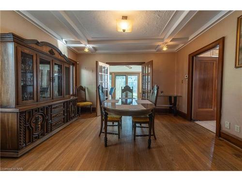 5008 Valley Way, Niagara Falls, ON - Indoor Photo Showing Dining Room