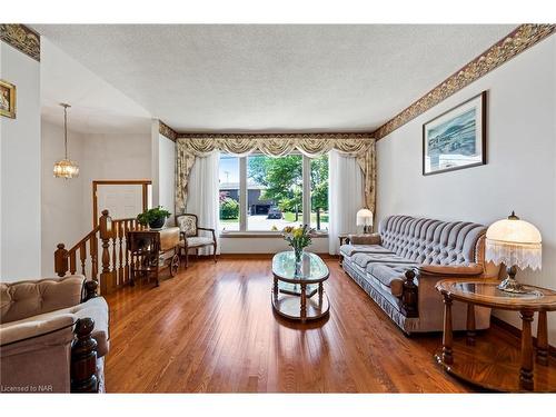 337 Barrick Road, Port Colborne, ON - Indoor Photo Showing Living Room