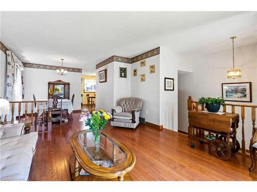 337 Barrick Road, Port Colborne, ON - Indoor Photo Showing Living Room