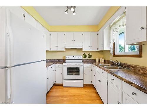 337 Barrick Road, Port Colborne, ON - Indoor Photo Showing Kitchen With Double Sink